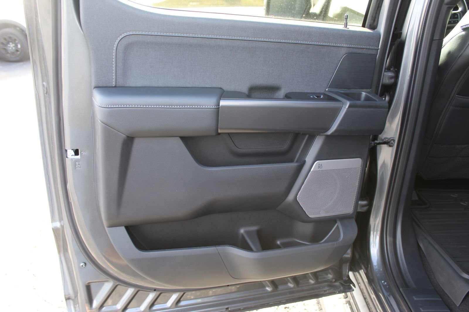 New 2025 Ford F150 Lariat w/ Equipment Group 501A Mid image 23