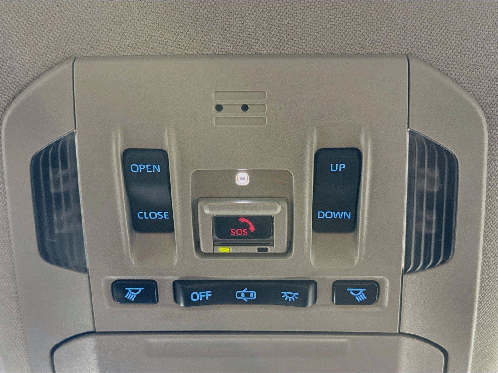 Used 2021 Toyota Highlander XLE AWD/4WD image 21
