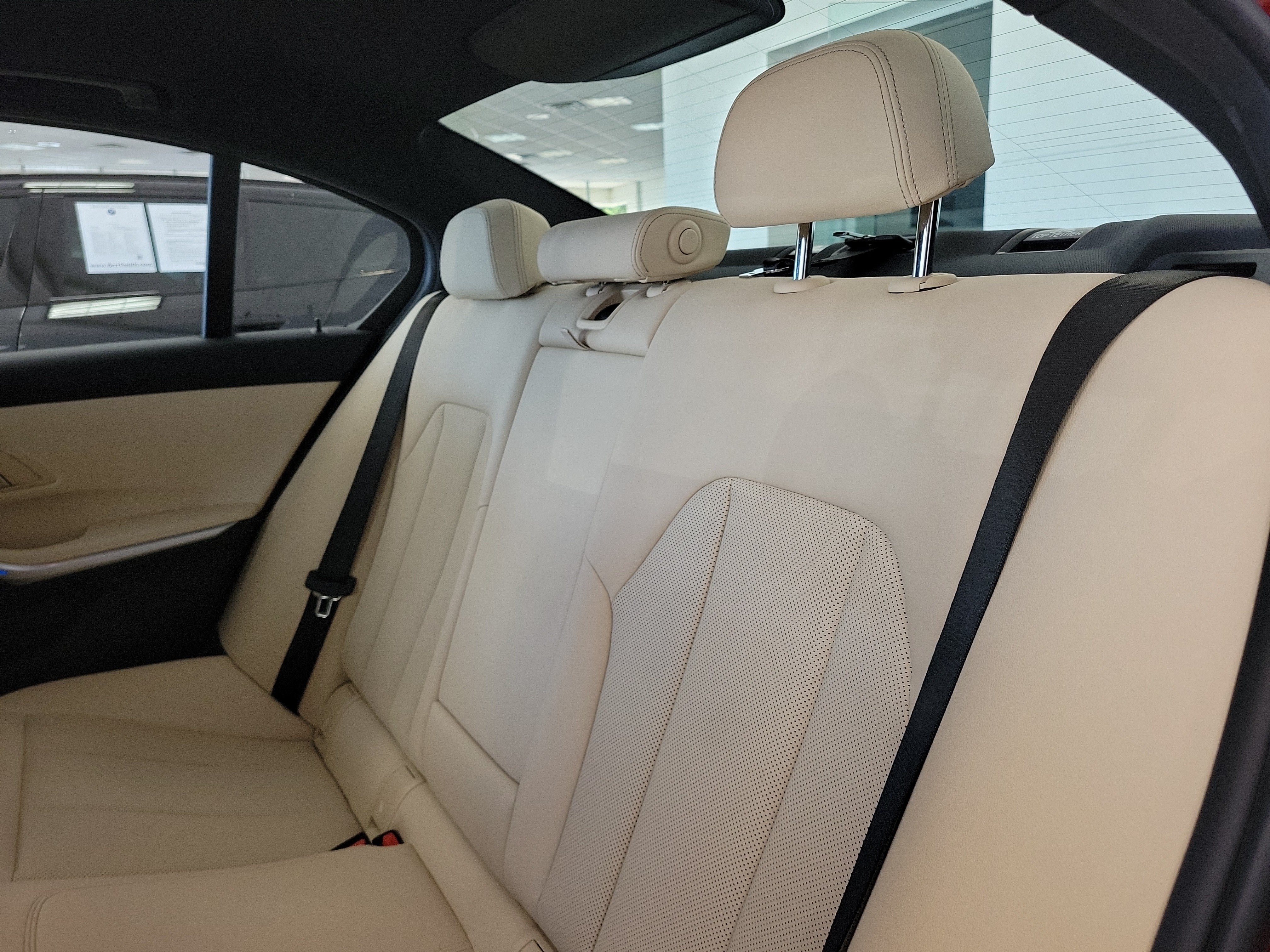 Used 2026 BMW 330i Sedan w/ M Sport Package RWD image 10