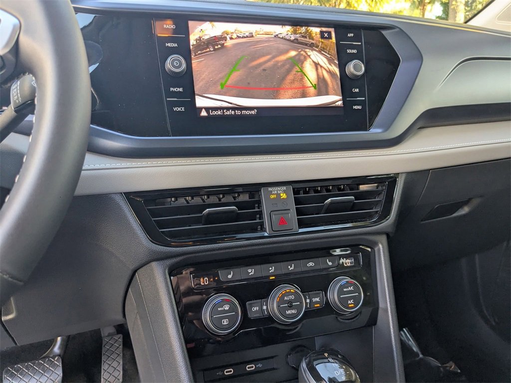 Used 2024 Volkswagen Taos SE image 19