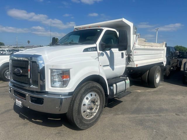 Used 2018 Ford F750 2WD Regular Cab Super Duty image 1