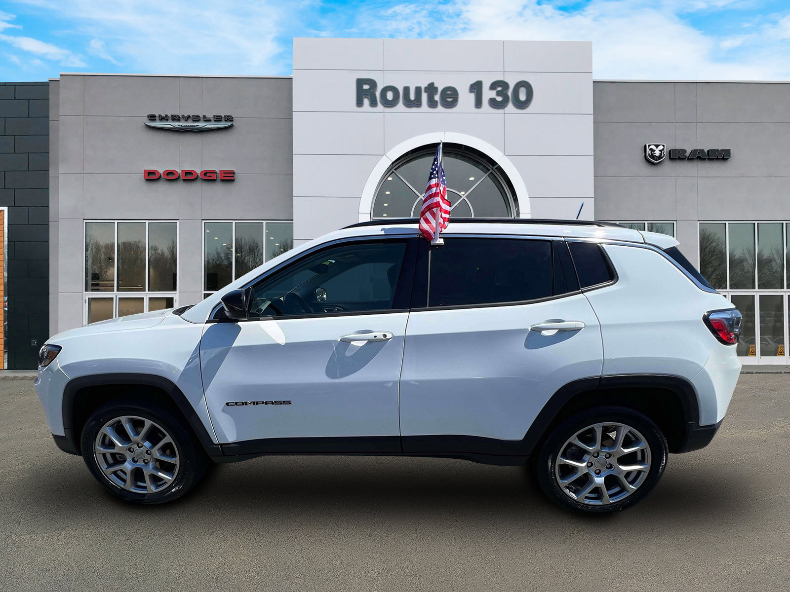 Used 2022 Jeep Compass Latitude AWD/4WD image 5