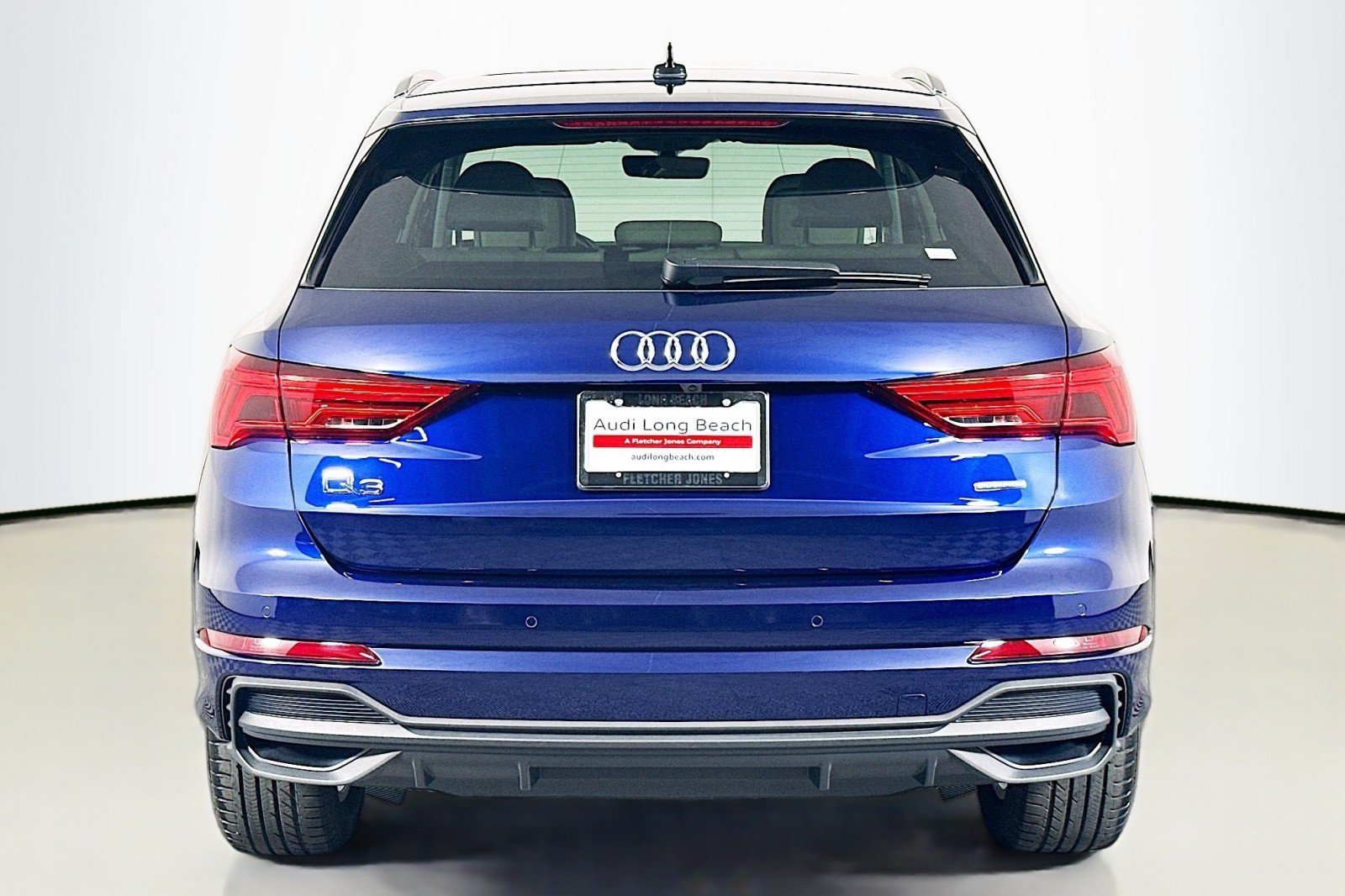 Used 2024 Audi Q3 2.0T Premium w/ Convenience Package AWD/4WD image 3