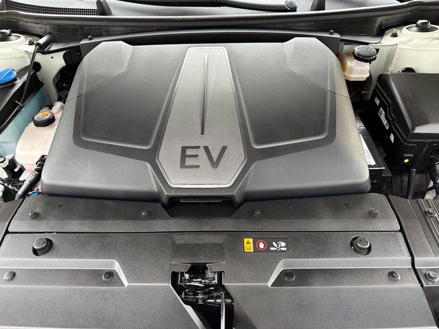 Used 2023 Kia EV6 GT-Line AWD/4WD image 9