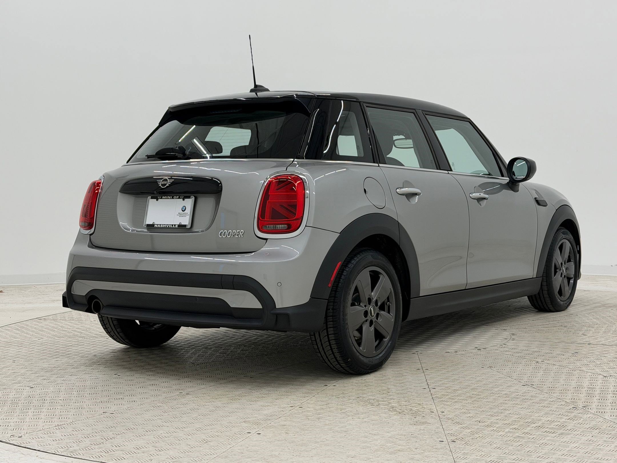 Used 2023 MINI Cooper 4-Door Hardtop image 9
