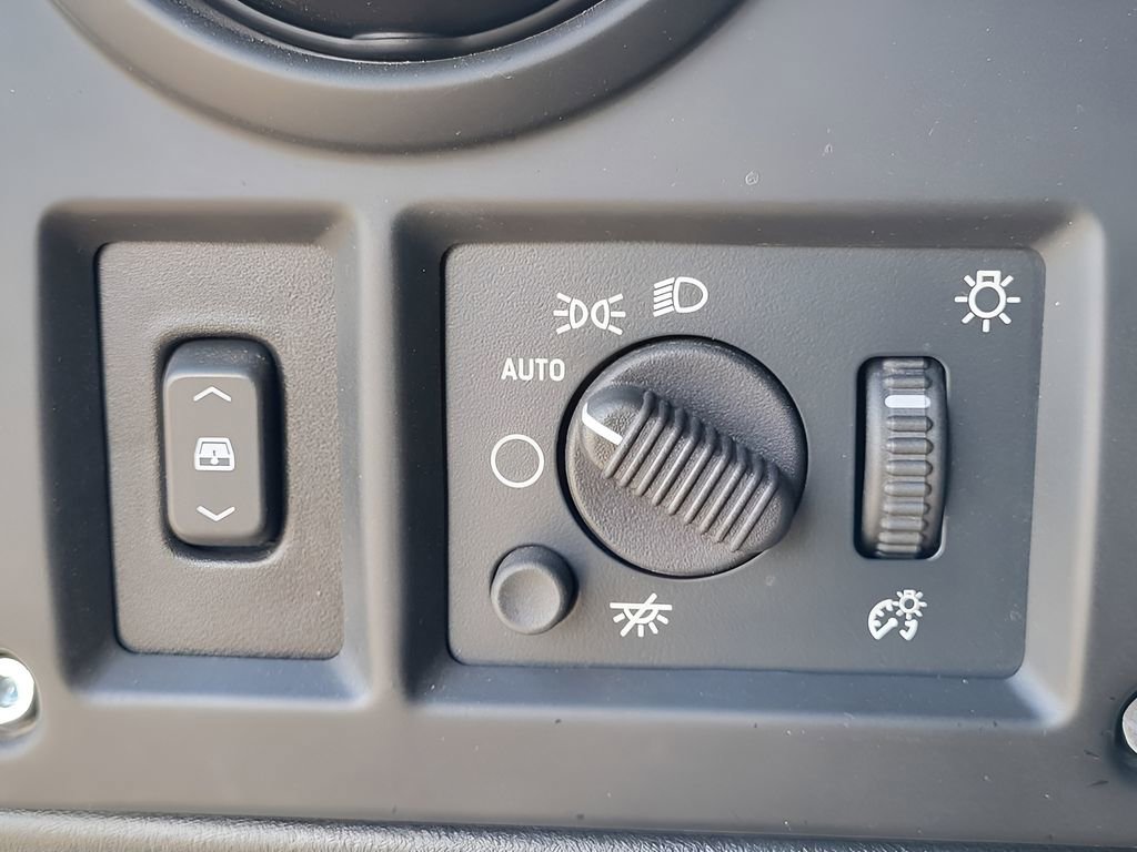 Used 2005 HUMMER H2 SUT w/ Preferred Equipment Group image 19