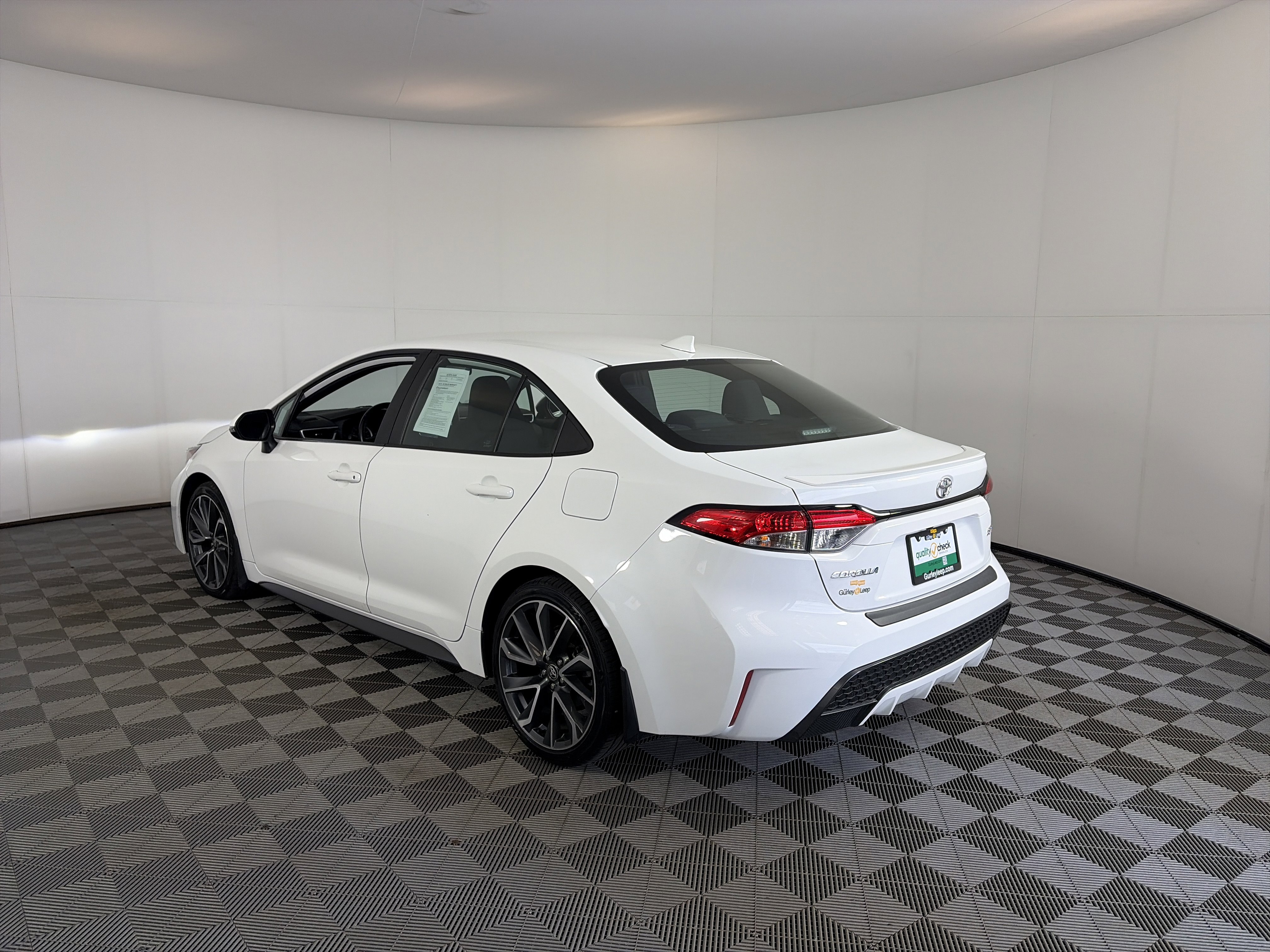 Used 2021 Toyota Corolla SE FWD image 8