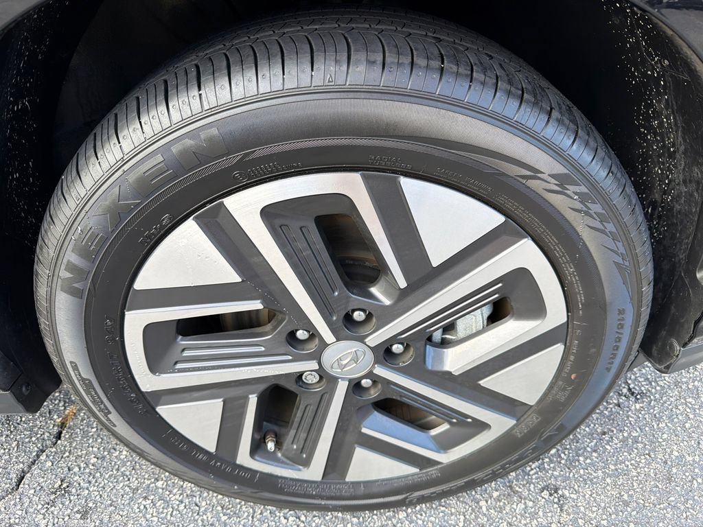Used 2023 Hyundai Kona Limited FWD image 12