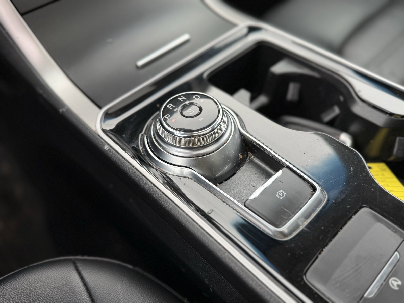 Used 2020 Ford Edge SEL w/ Cargo Accessory Package image 18