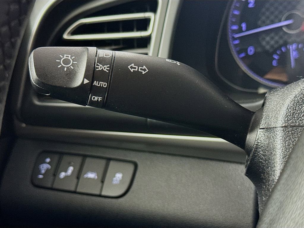 Used 2020 Hyundai Elantra Limited w/ Ultimate Package 03 image 13