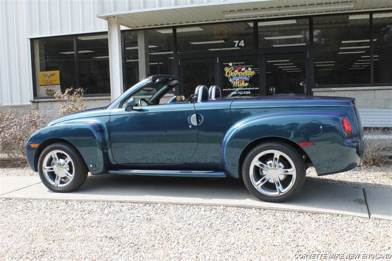 Used 2006 Chevrolet SSR w/ Preferred Equipment Group RWD image 5