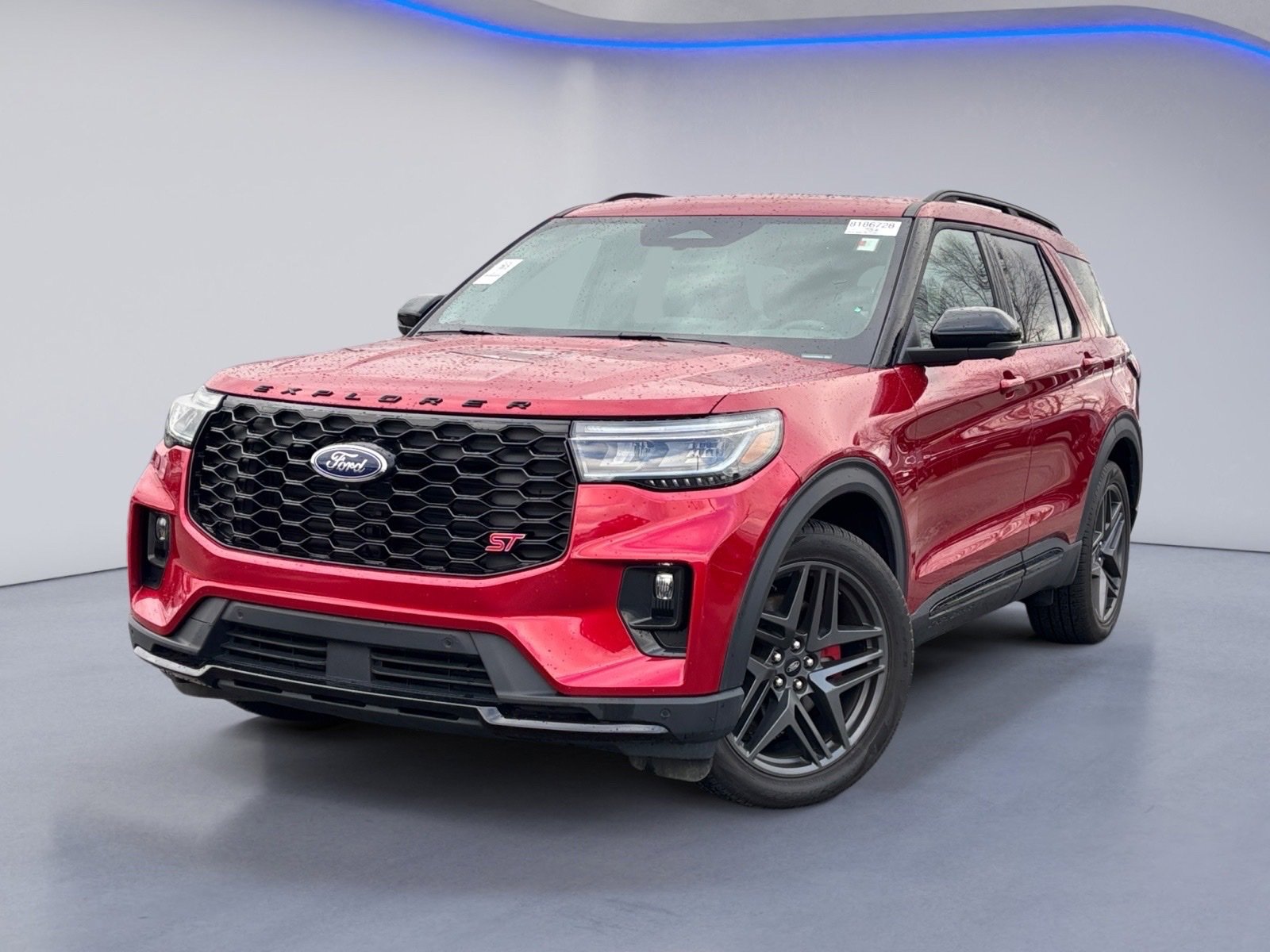 Used 2025 Ford Explorer ST image 2