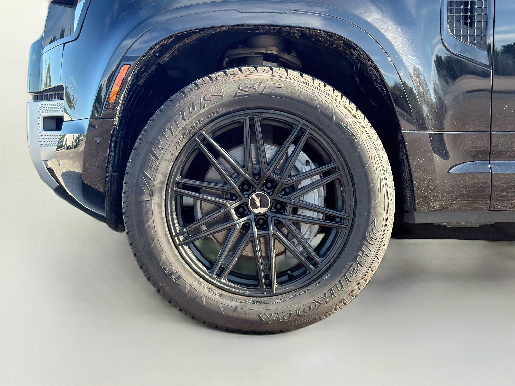 Used 2022 Land Rover Defender 110 XS Edition AWD/4WD image 43