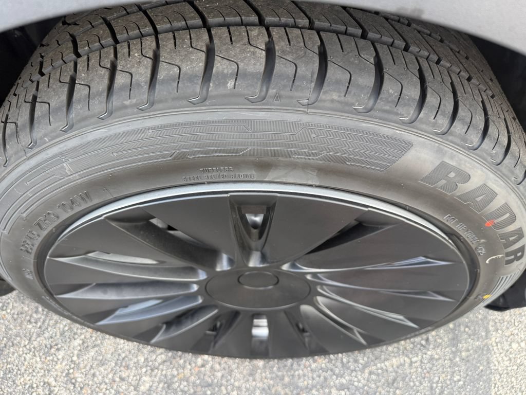 Used 2023 Tesla Model Y Long Range AWD/4WD image 8