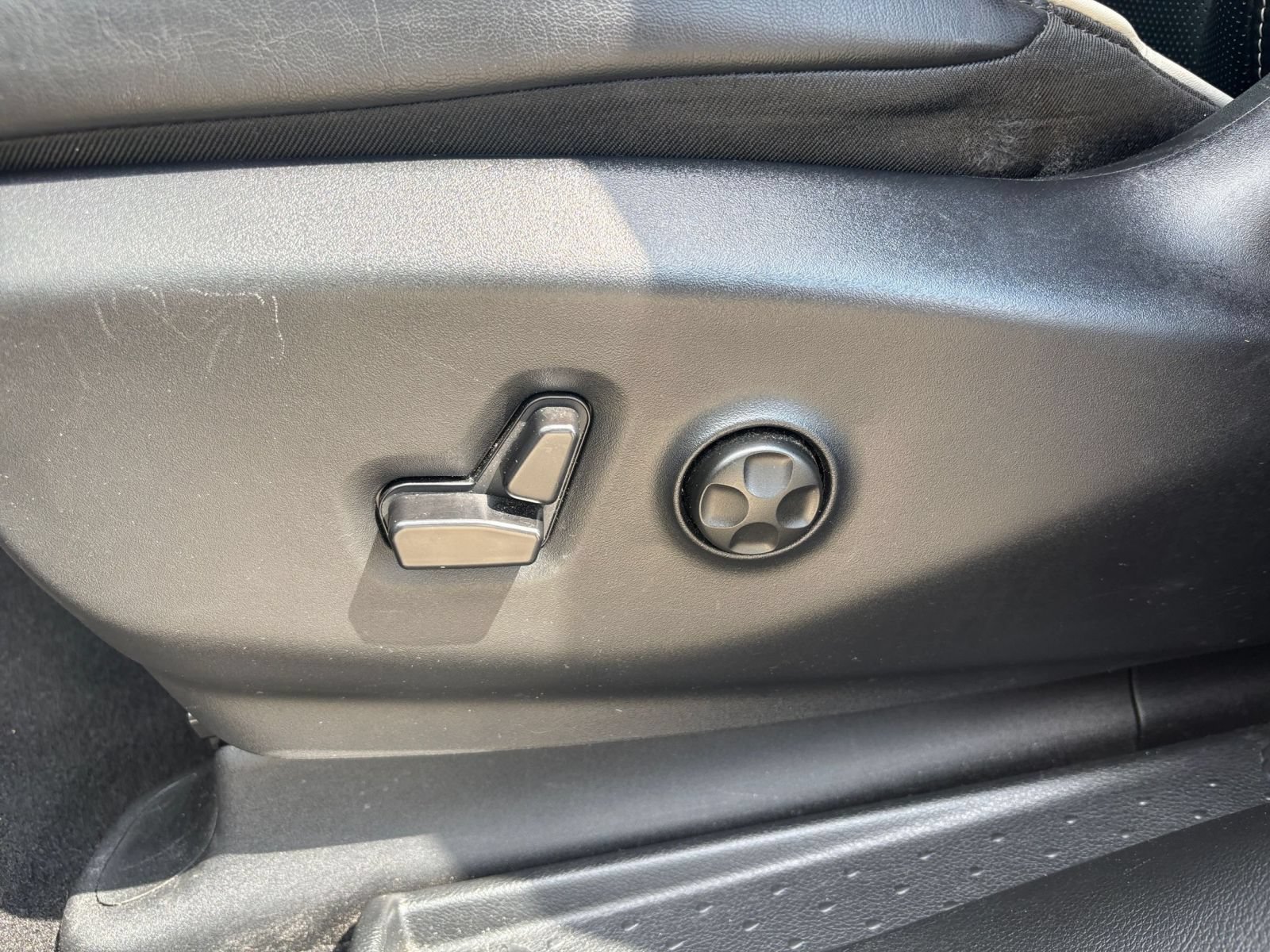 Used 2025 Chrysler Pacifica Limited FWD image 22