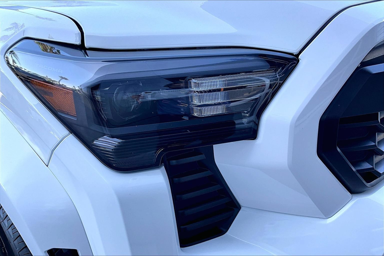 Used 2025 Toyota Tacoma TRD Sport w/ TRD Sport Upgrade Package AWD/4WD image 28