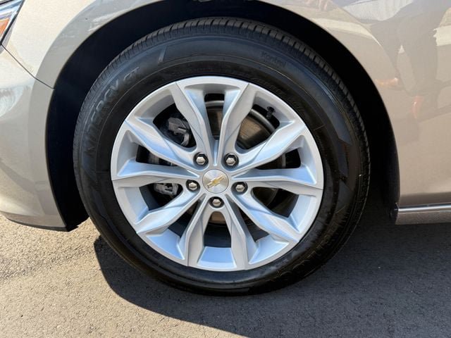 Used 2025 Chevrolet Malibu LT FWD image 10