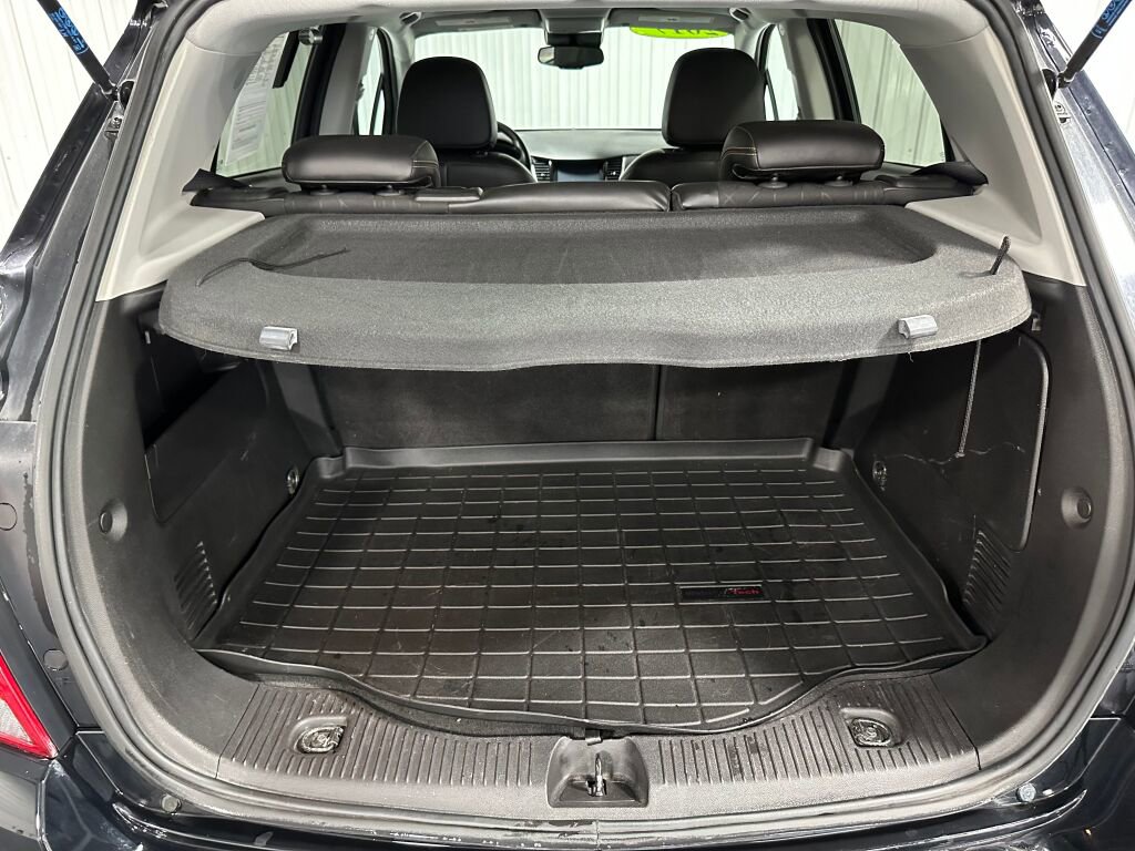 Used 2017 Chevrolet Trax LT w/ LT Convenience Package image 11