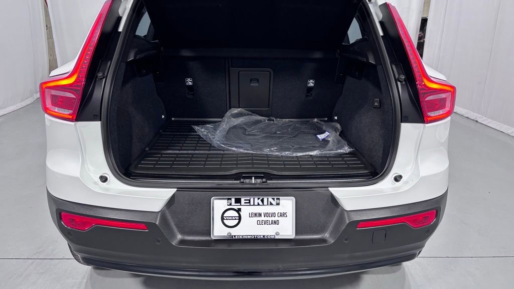 Certified 2023 Volvo XC40 B5 Plus w/ Protection Package Premier image 30