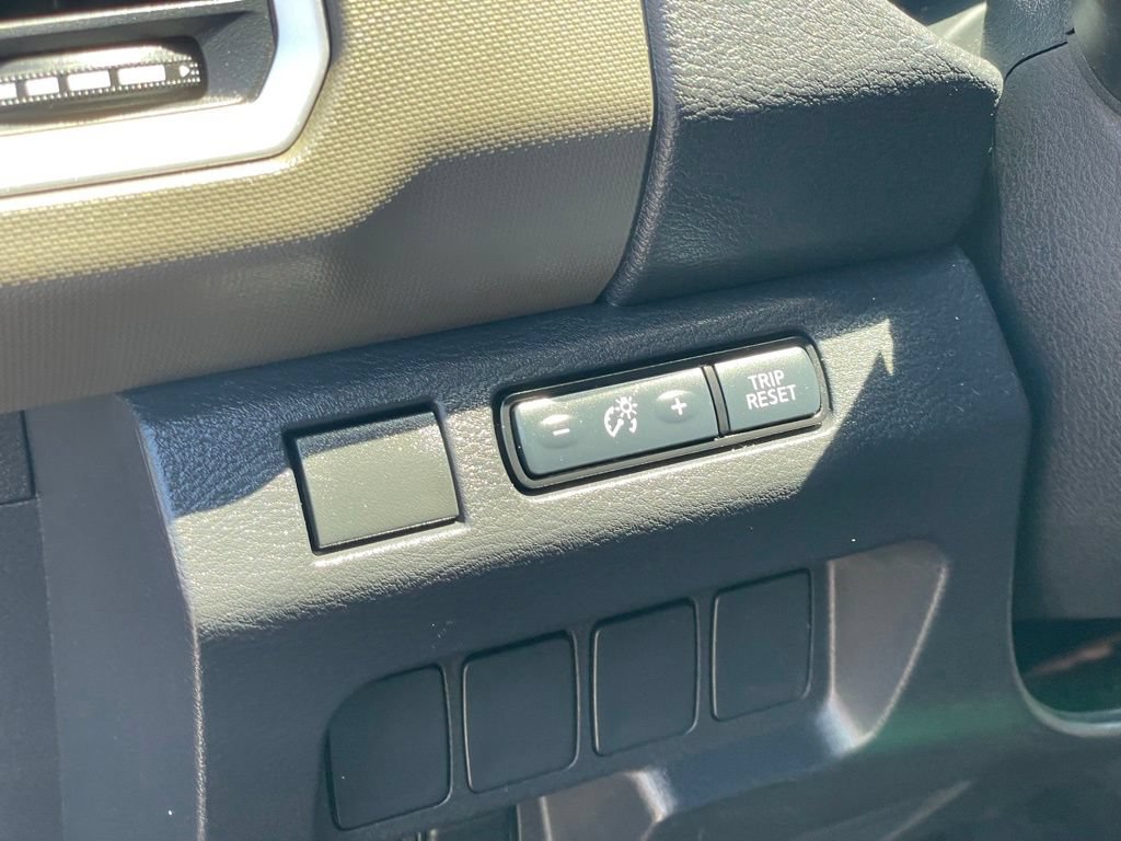 Certified 2024 Nissan Frontier SV AWD/4WD image 18