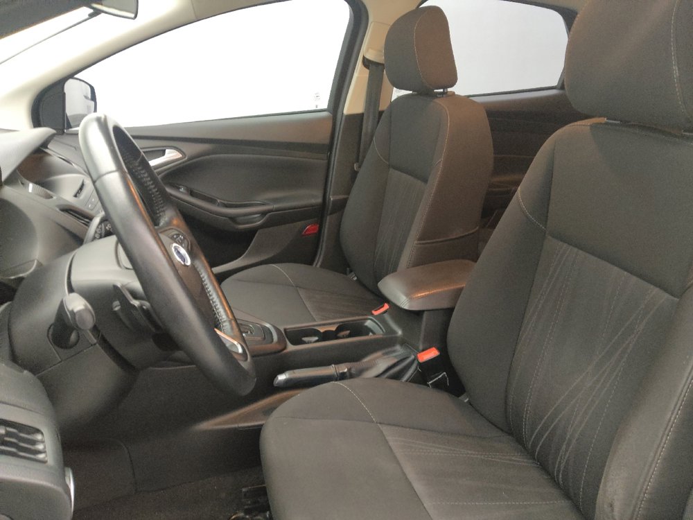 Used 2016 Ford Focus SE w/ SE Sport Package image 17