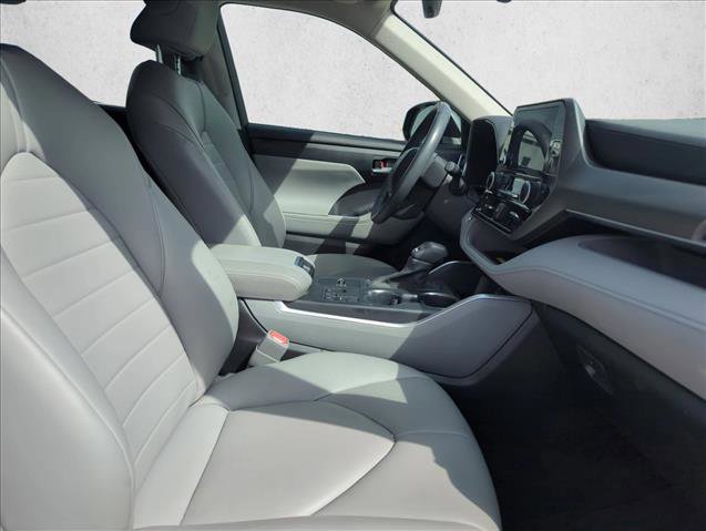 Used 2023 Toyota Highlander XLE image 21