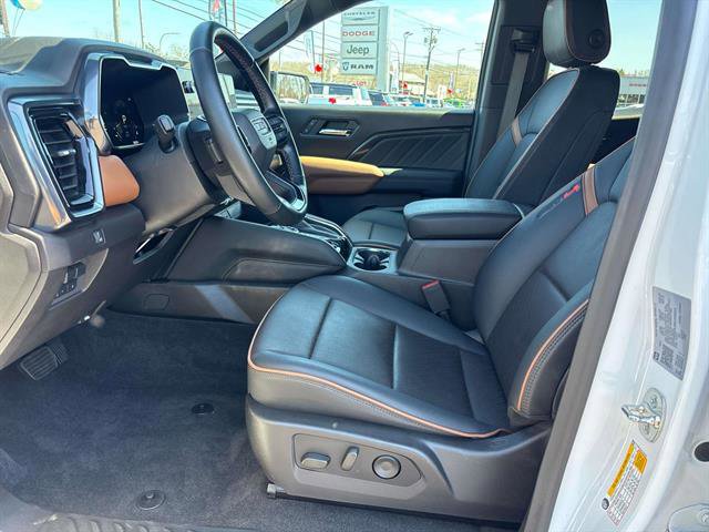 Used 2024 GMC Canyon AT4 w/ AT4 Premium Package AWD/4WD image 10