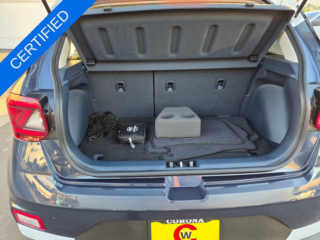 Used 2025 Hyundai Venue Limited image 27