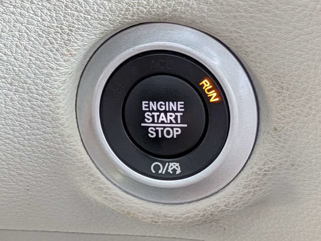 Used 2023 Chrysler Pacifica Limited FWD image 35