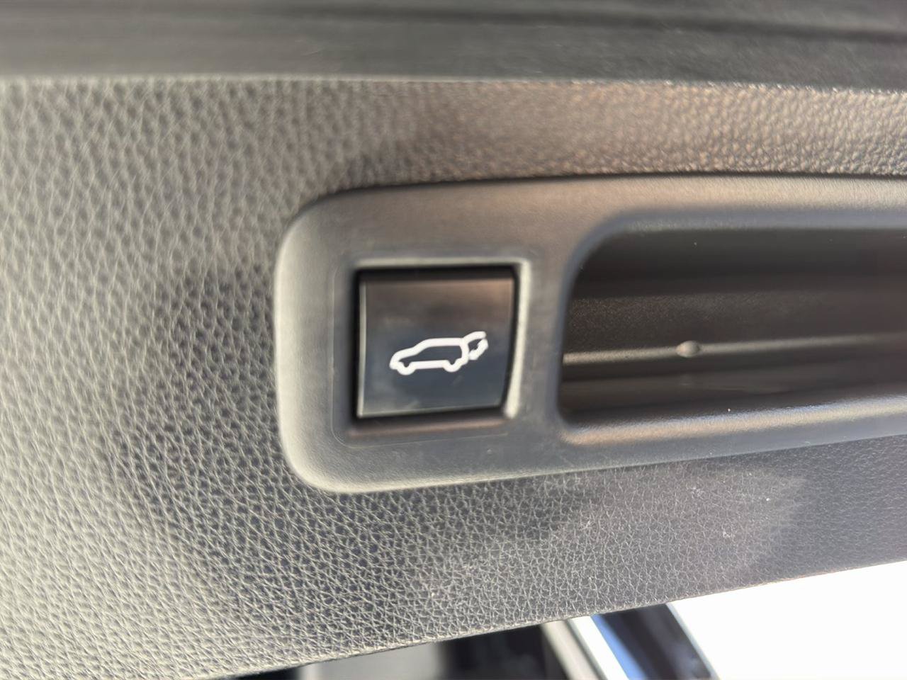 Used 2022 Toyota Highlander XLE AWD/4WD image 35