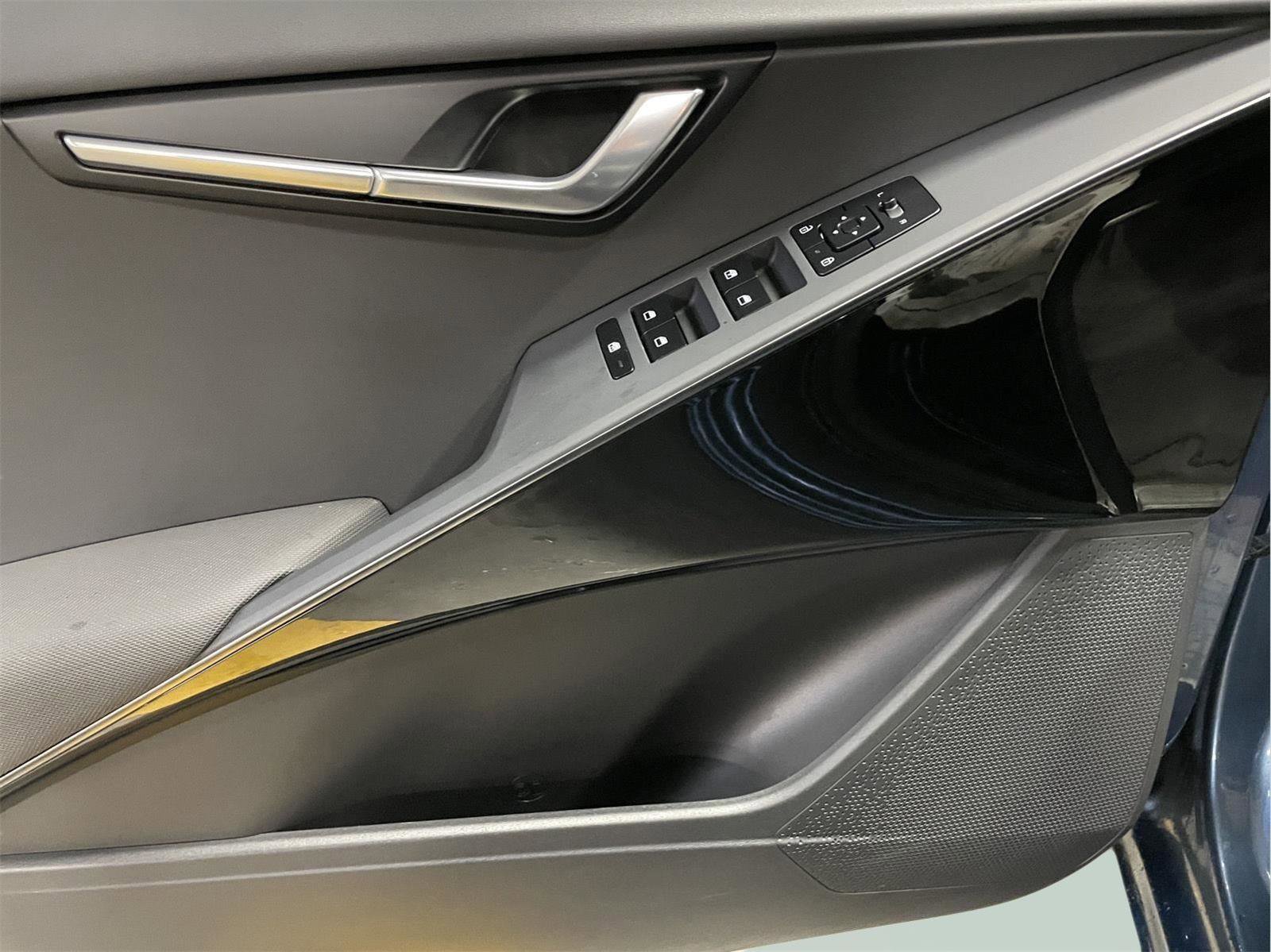 Used 2025 Kia Niro EX image 22