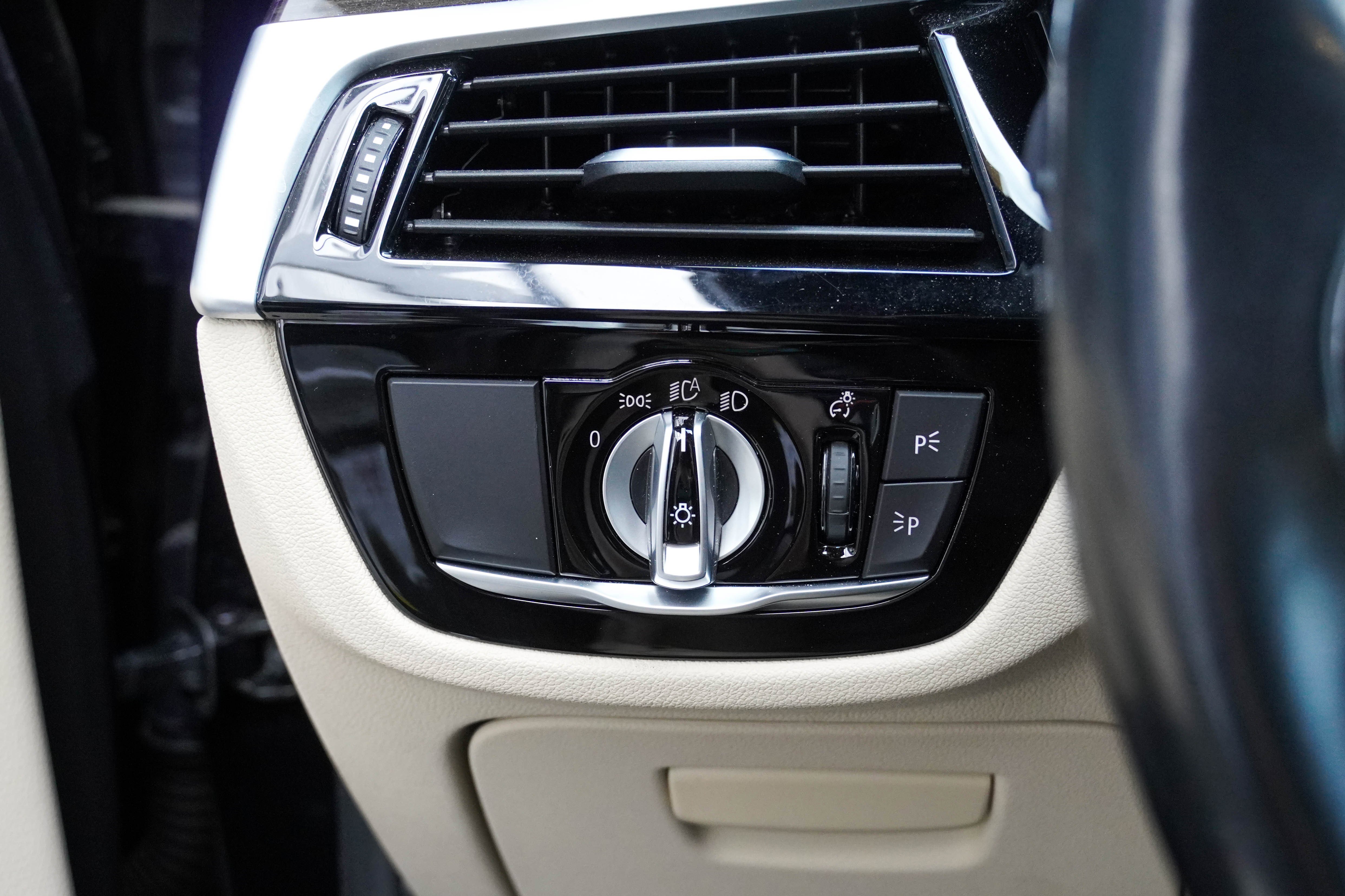 Used 2019 BMW 540i w/ Convenience Package image 16