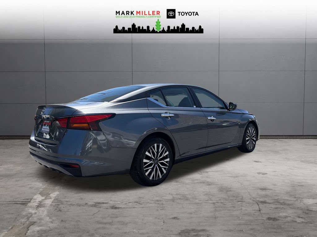 Used 2025 Nissan Altima 2.5 SV FWD image 5