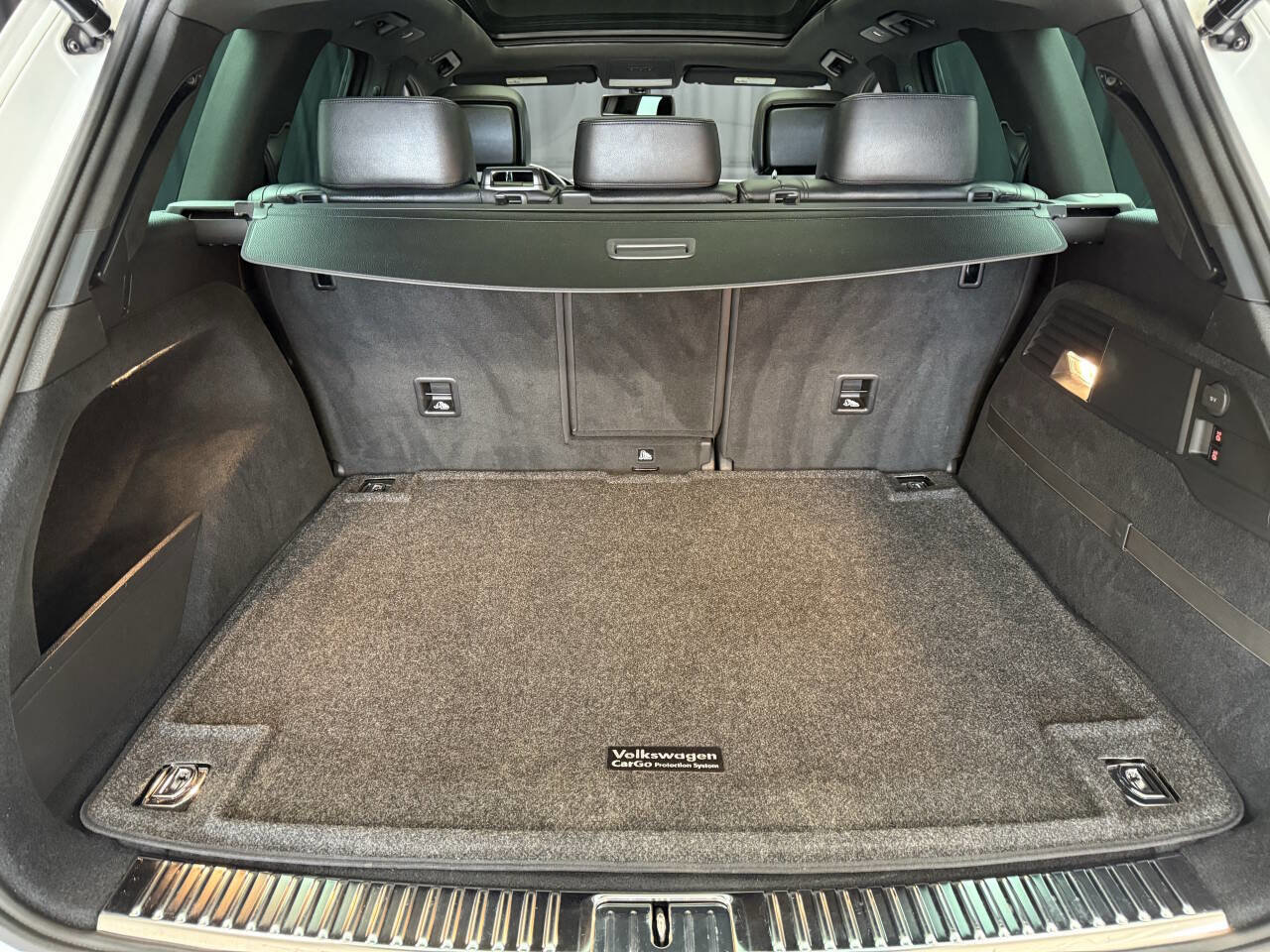 Used 2014 Volkswagen Touareg VR6 image 28