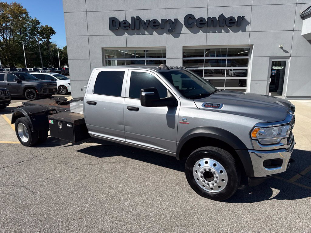 Used 2024 RAM 5500 Tradesman w/ Chrome Appearance Group AWD/4WD image 9