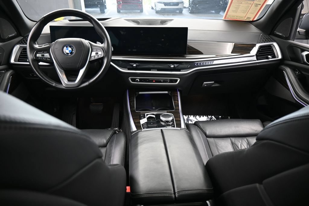 Used 2025 BMW X5 xDrive50e AWD/4WD image 40