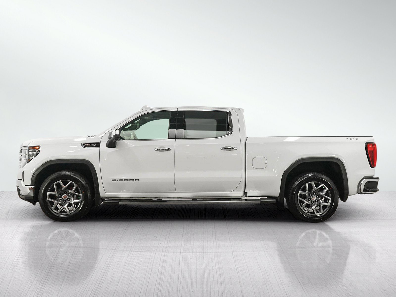 Used 2022 GMC Sierra 1500 SLT w/ SLT Premium Plus Package AWD/4WD image 2