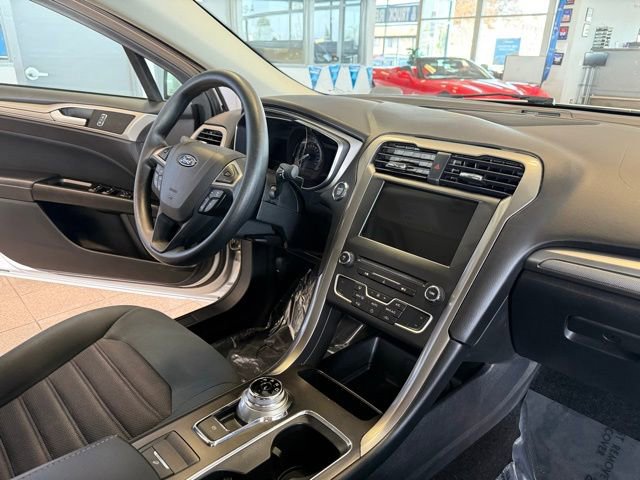 Used 2017 Ford Fusion SE w/ Fusion SE Technology Package image 27
