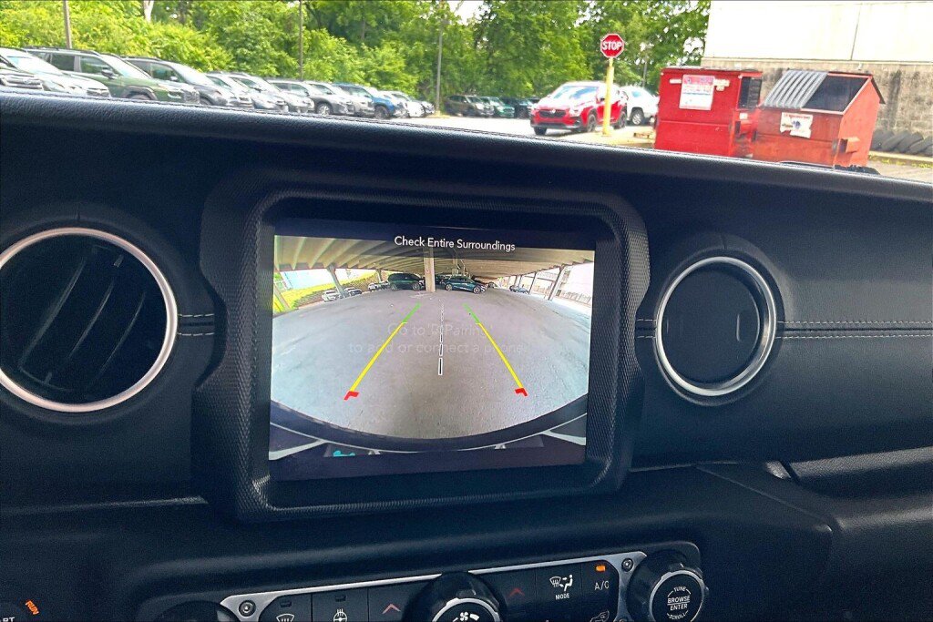 Used 2023 Jeep Wrangler Unlimited Sahara w/ Cold Weather Group AWD/4WD image 9