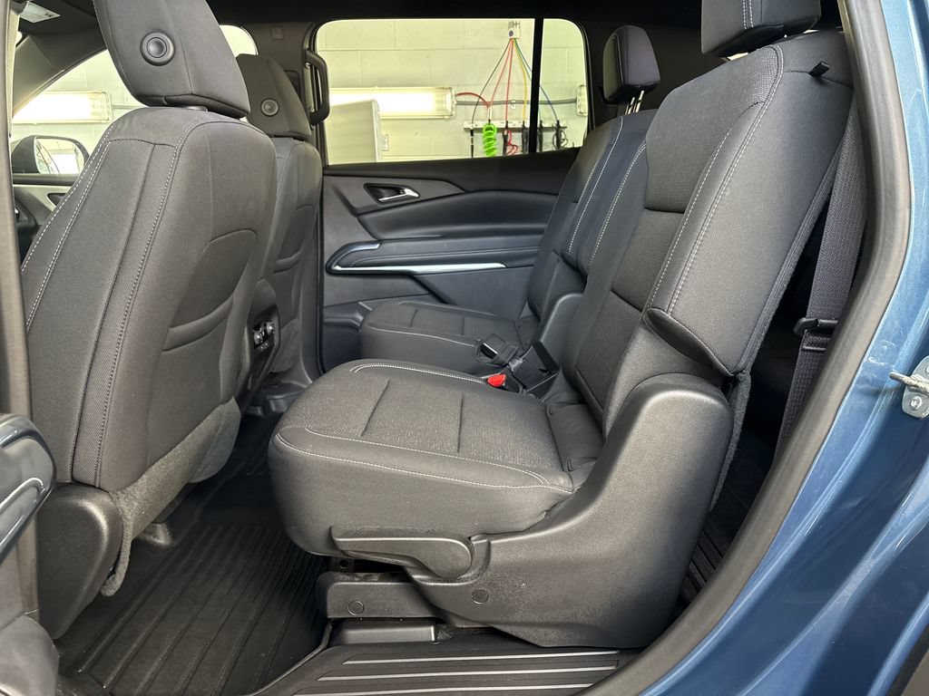 Used 2025 Chevrolet Traverse LT w/ Driver Confidence Package AWD/4WD image 32