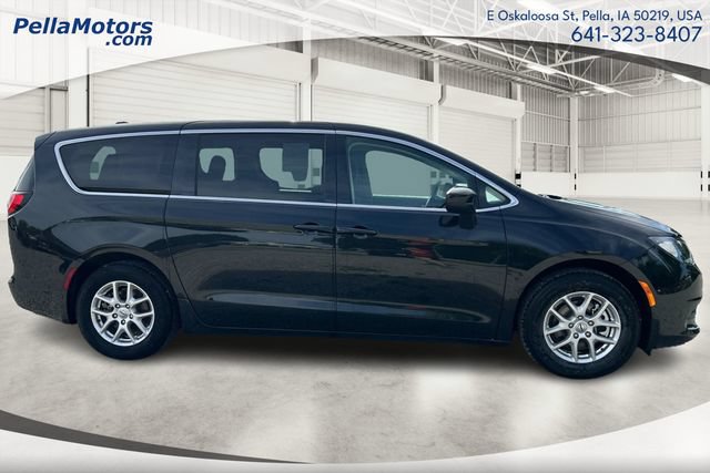 Used 2023 Chrysler Voyager LX FWD image 2
