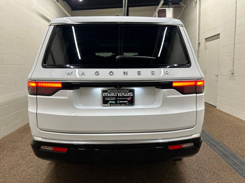 Used 2025 Jeep Wagoneer Series III w/ Premium Group I AWD/4WD image 3