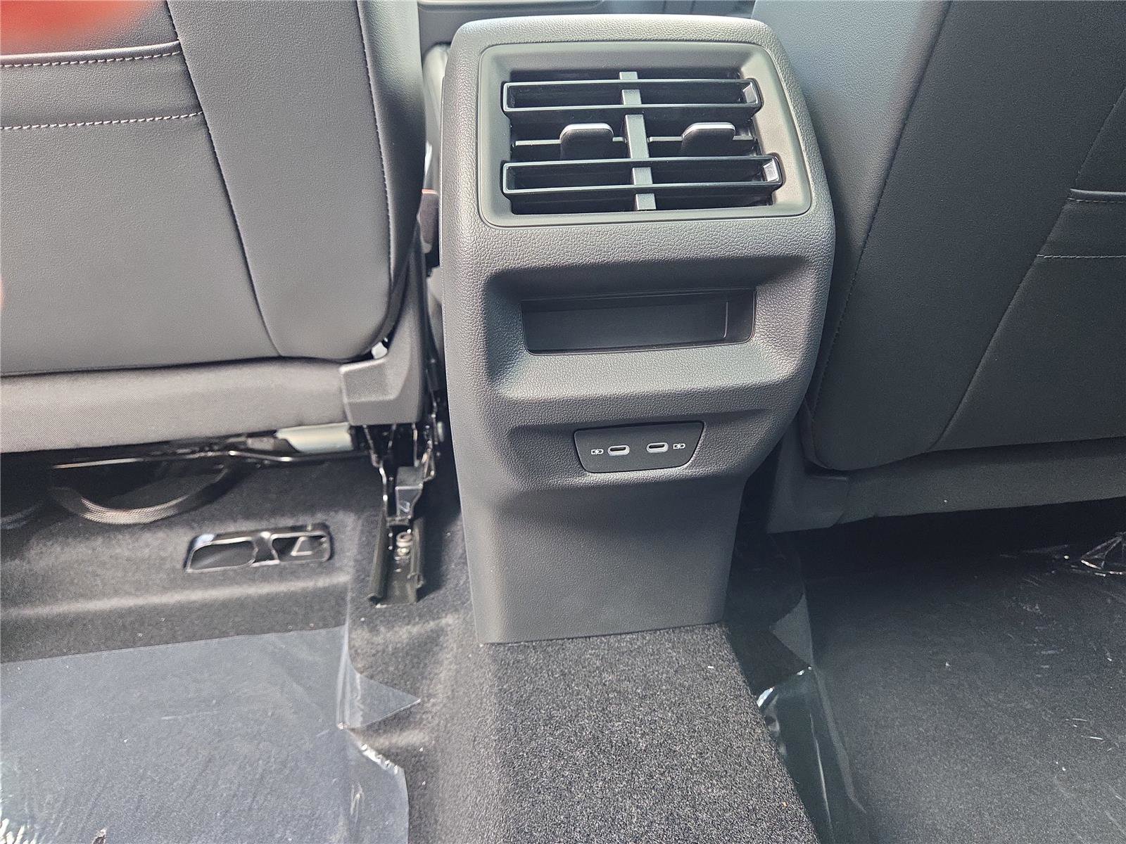 New 2025 Volkswagen Tiguan SE R-Line image 28