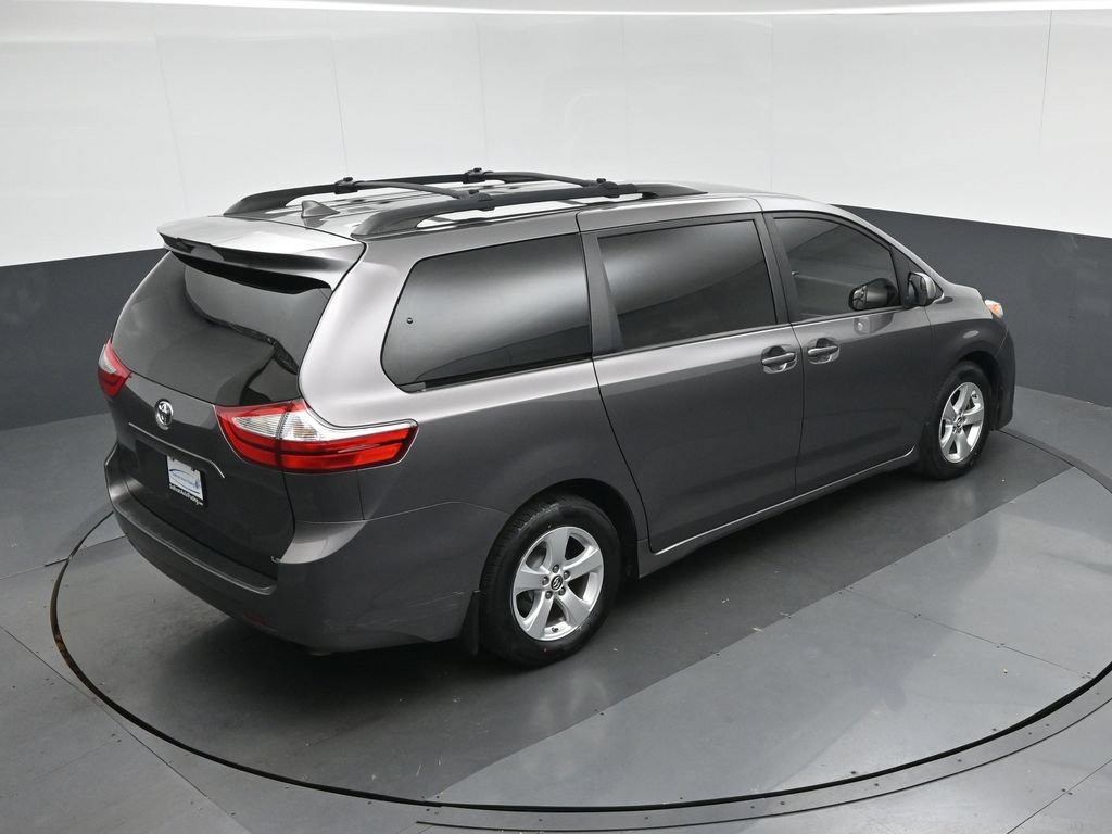 Used 2018 Toyota Sienna LE w/ Carpet Mat Package FWD image 68