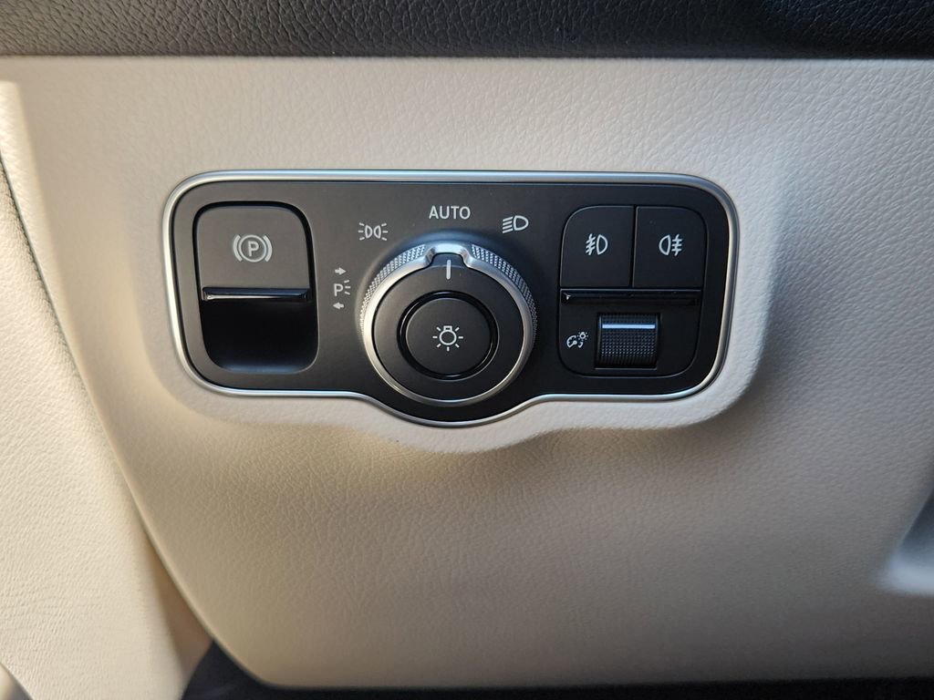 New 2026 Mercedes-Benz GLB 250 4MATIC image 21