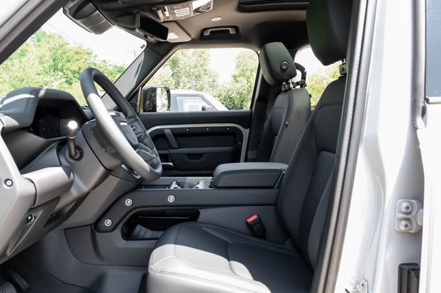 New 2026 Land Rover Defender 110 X-Dynamic SE AWD/4WD image 3