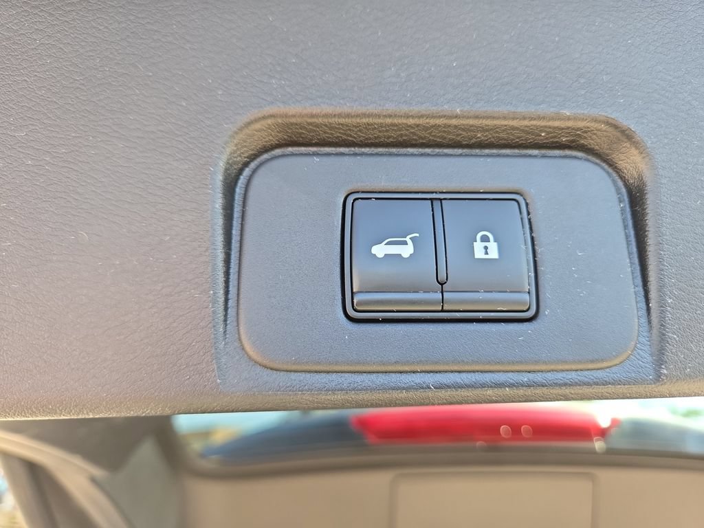 Used 2024 Nissan Rogue SV FWD image 39