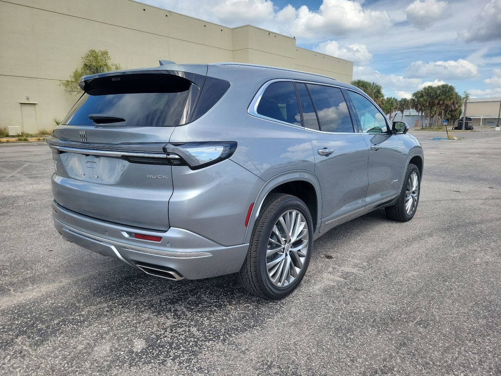 Used 2026 Buick Enclave Avenir FWD image 6