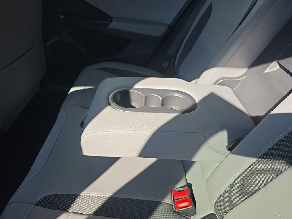 Used 2024 Volkswagen Taos SE image 16