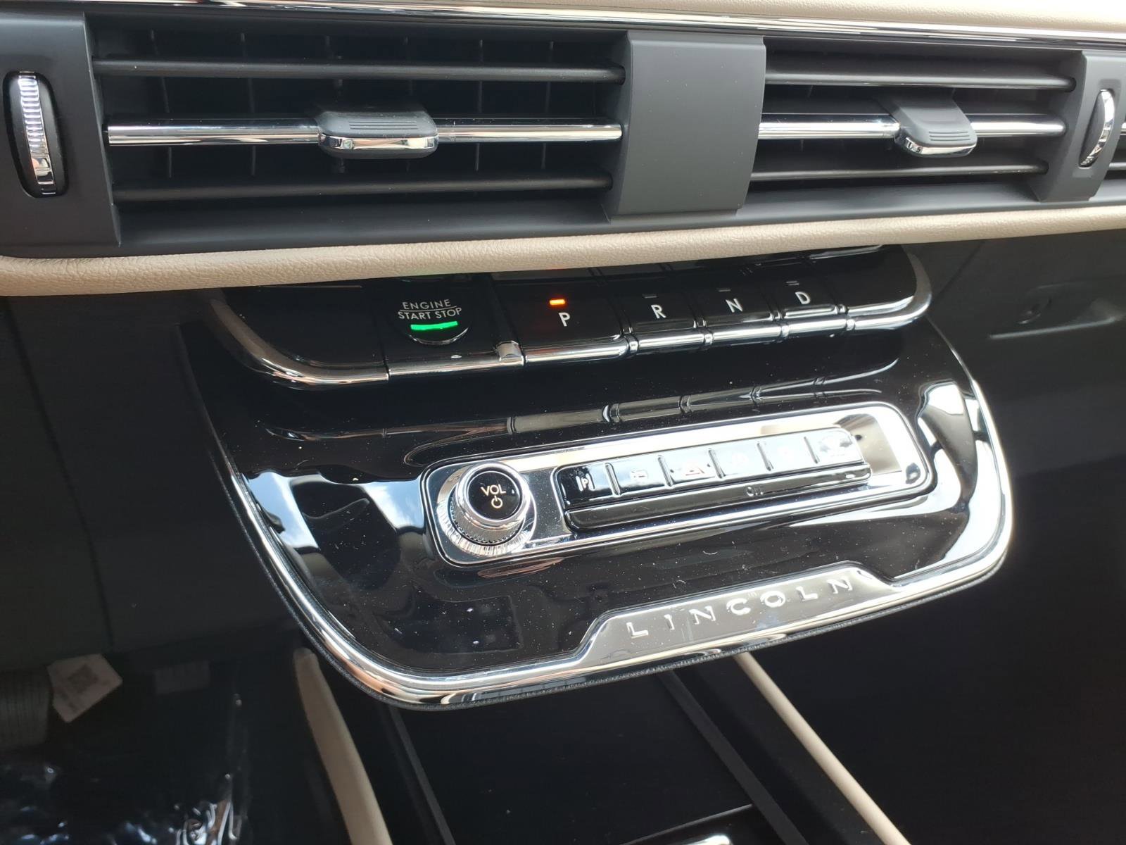 New 2026 Lincoln Corsair Premiere image 12